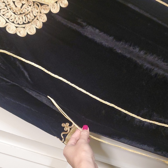 Elegant Black and Gold Embroidered Dress - Picture 8 of 10